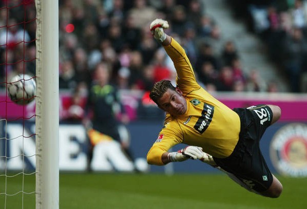 Kaiyun体育官网-法国队不断突破！，蒂姆连续十五场比赛得分超过出色发挥赢得满堂喝彩(塔图姆三分绝杀76人)